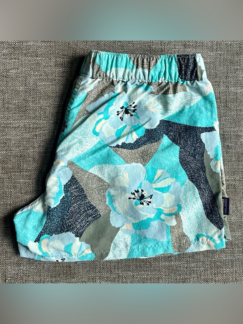 Patagonia Barely Baggies- 2 1/2" Shorts - Women's Small - Picture 5 of 8